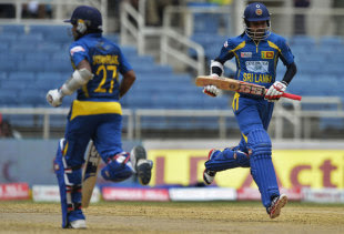 Jayawardene & Tharanga during the Two hundred run partnership